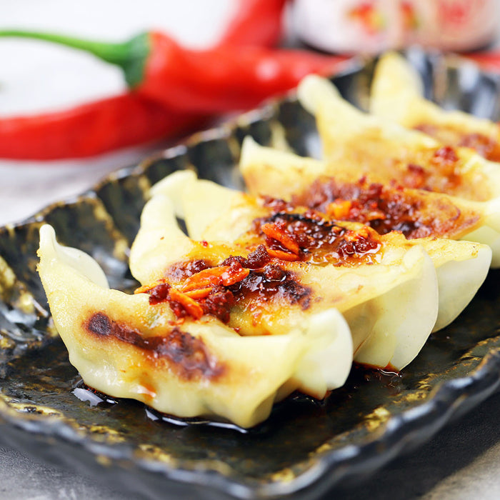 S&B Umami Topping Crunchy Garlic with Chili Oil Mild 14.1 oz / 400g